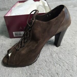 Amalfi by Rangoni Brown Italian Suede Lace Up Ankle Peep Toe Boot Booties 8M NEW